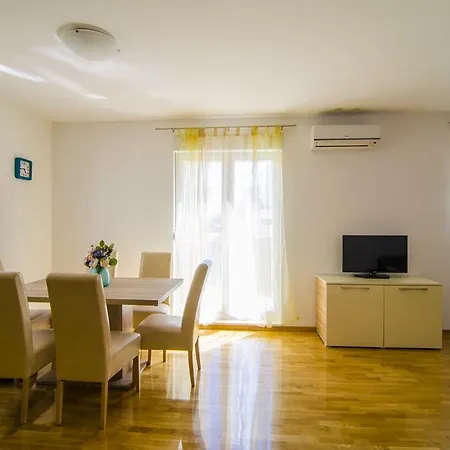 Dalmatian Sea Star Apartment *